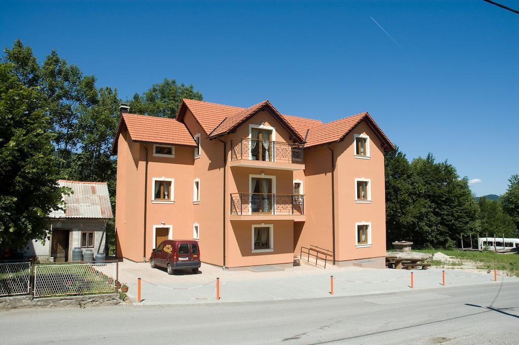 קראסנו פוליה Apartments Manjan מראה חיצוני תמונה
