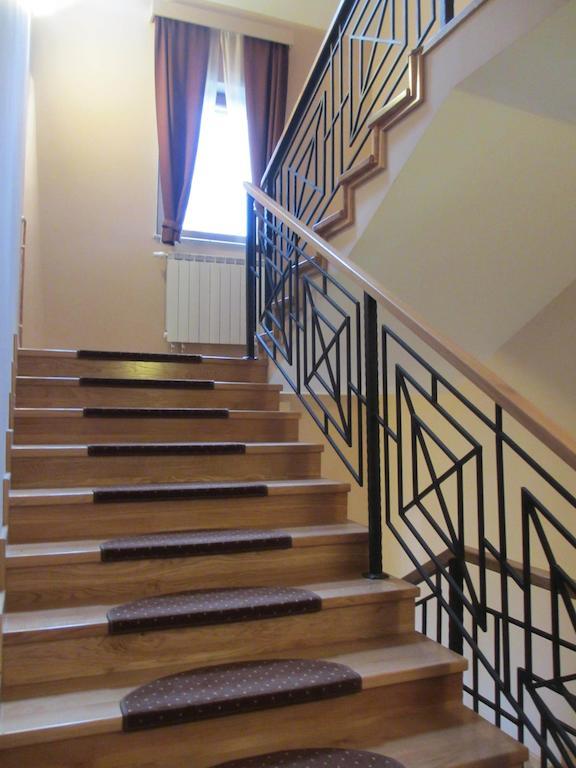 קראסנו פוליה Apartments Manjan מראה חיצוני תמונה