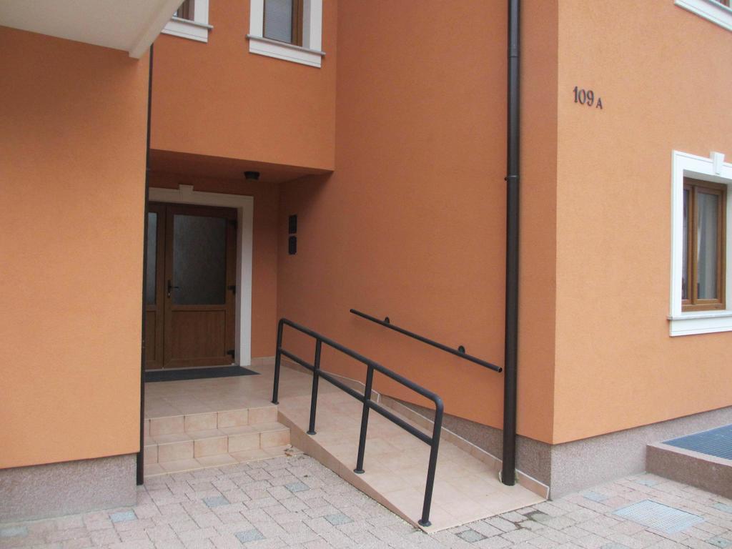 קראסנו פוליה Apartments Manjan מראה חיצוני תמונה
